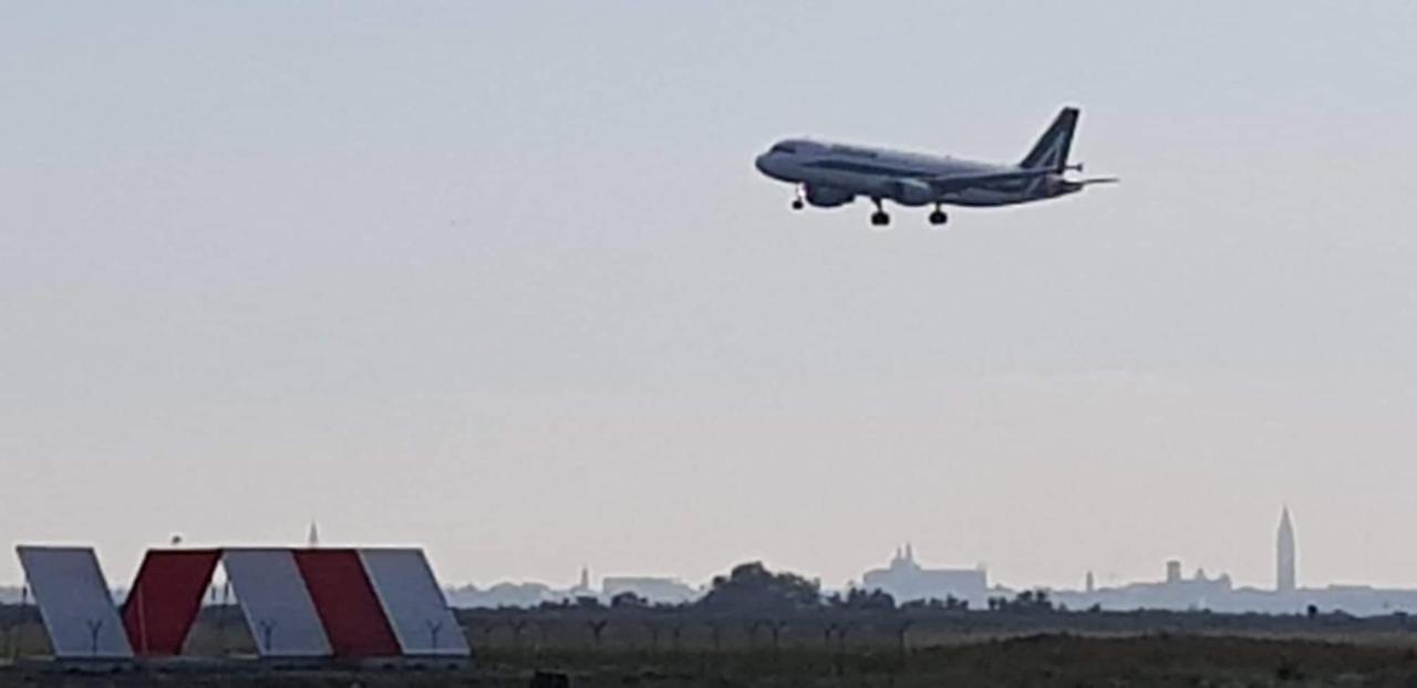 B&B "Gabriel&Melissa" Airport View - Nuova - Ristrutturato Gennaio 2022 Тессера Экстерьер фото